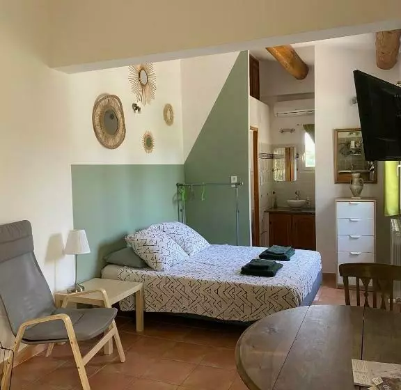 Aamiaismajoitus (B&B) Les Célestins   Studios Indépendants