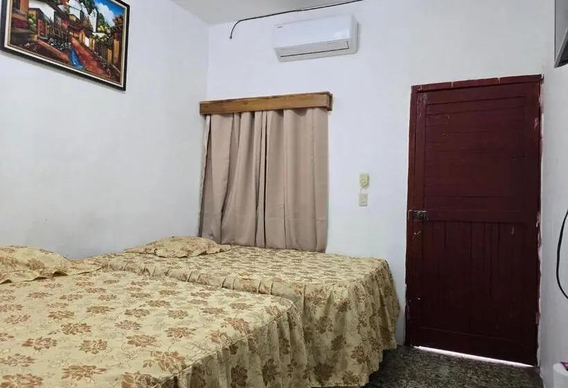 هتل Villa Aurora