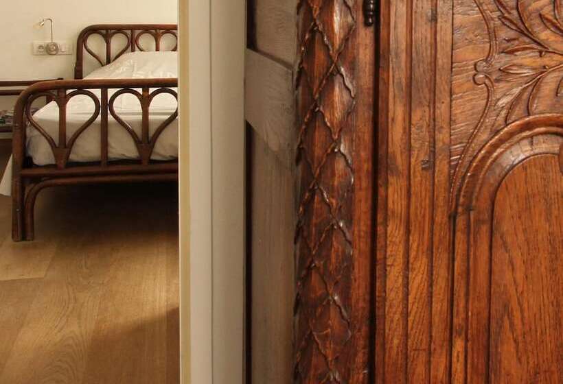 مبيت وإفطار T Walleke