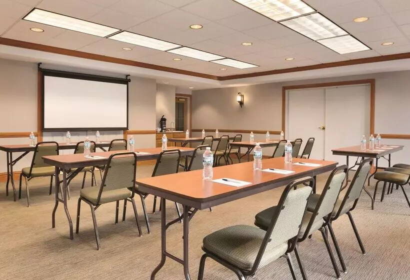 Country Inn & Suites By Radisson, Portage, In