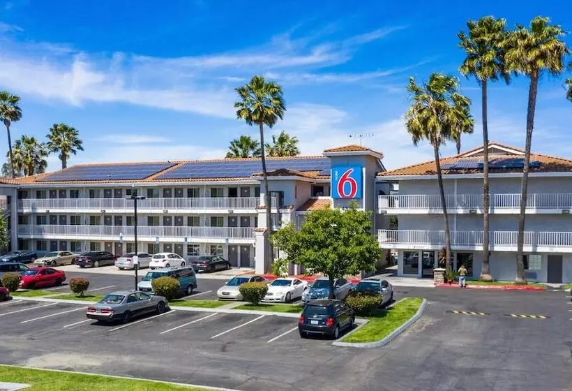 簡易ホテル Studio 6 Fairfield, Ca   Napa Valley