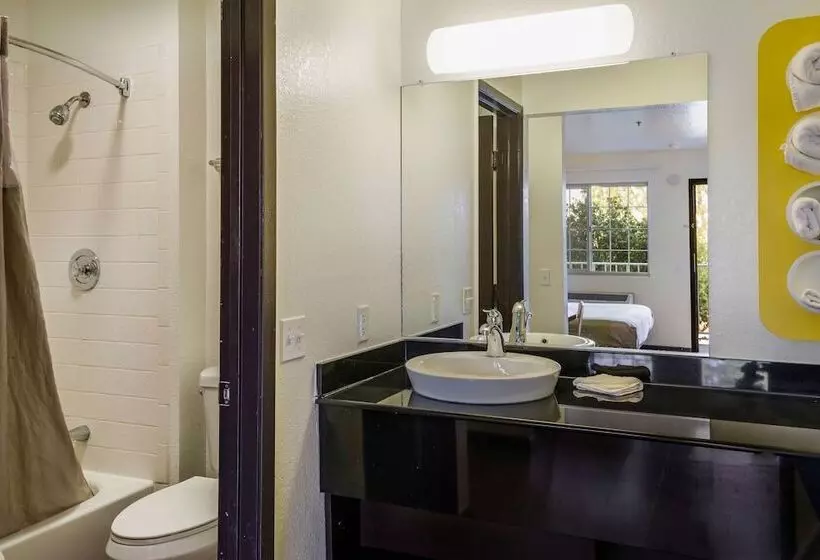 簡易ホテル Studio 6 Fairfield, Ca   Napa Valley