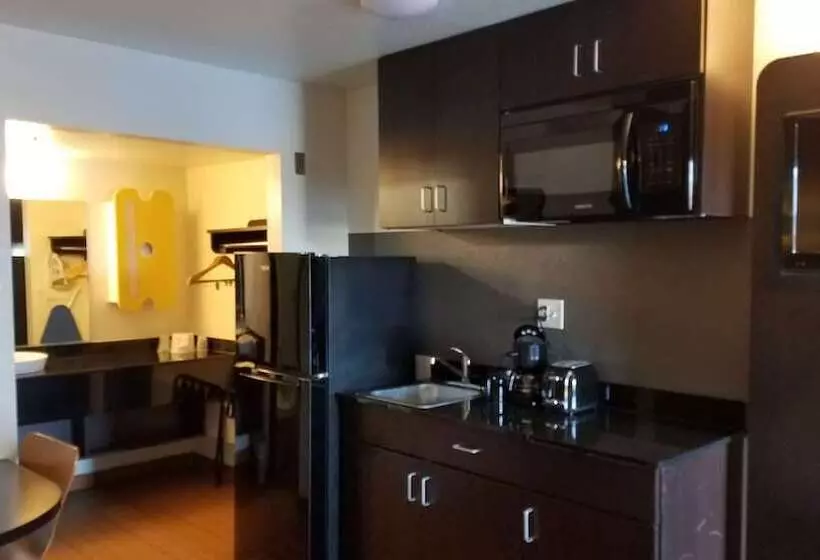 簡易ホテル Studio 6 Fairfield, Ca   Napa Valley