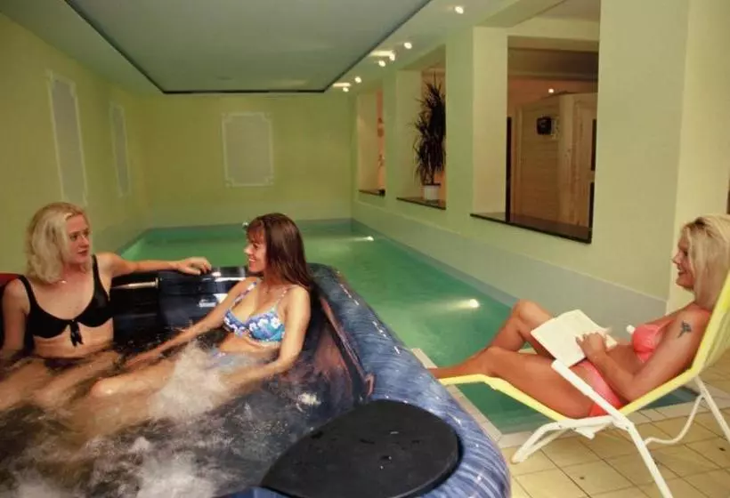 Отель Apart Pension Babelsberg