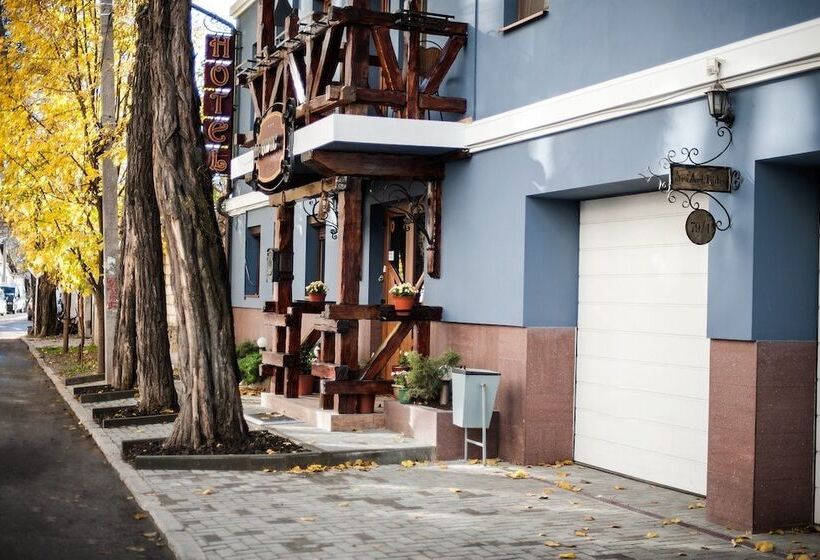 هتل Art Rustic Boutique