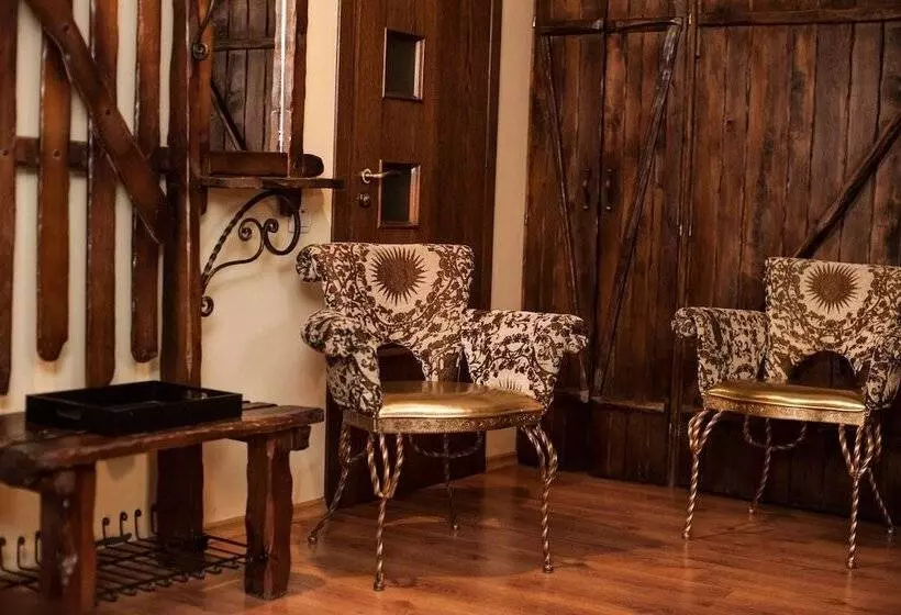هتل Art Rustic Boutique