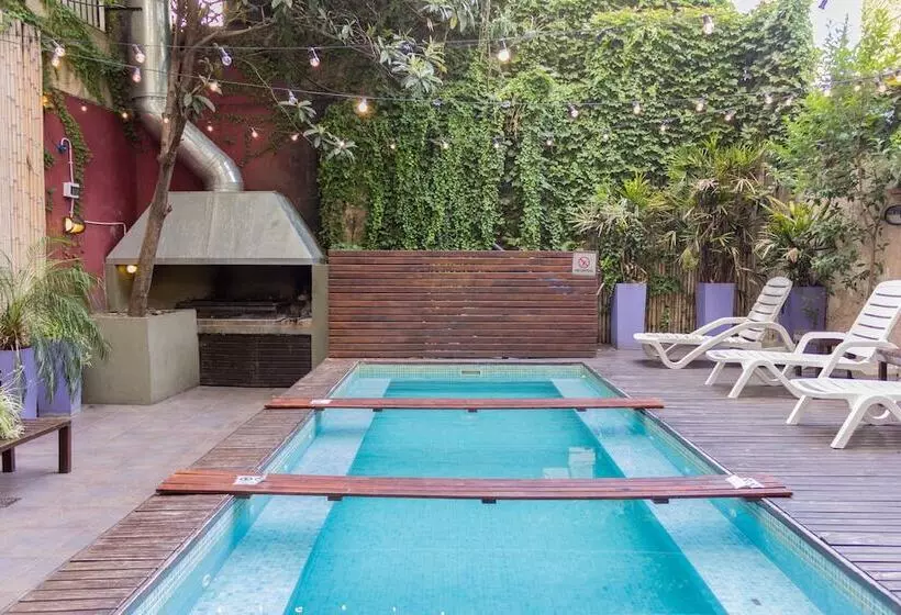 هتل Circus Hostel