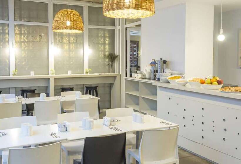 هتل Circus Hostel