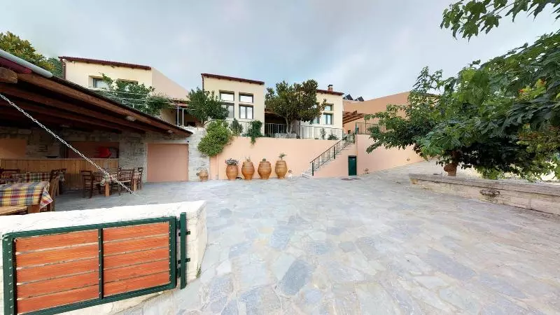 Nana Apartments