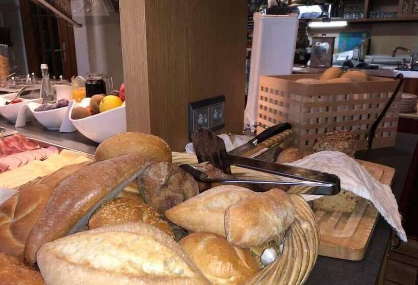 بنسيون Zur Linde