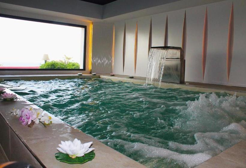 בית מלון כפרי Tus