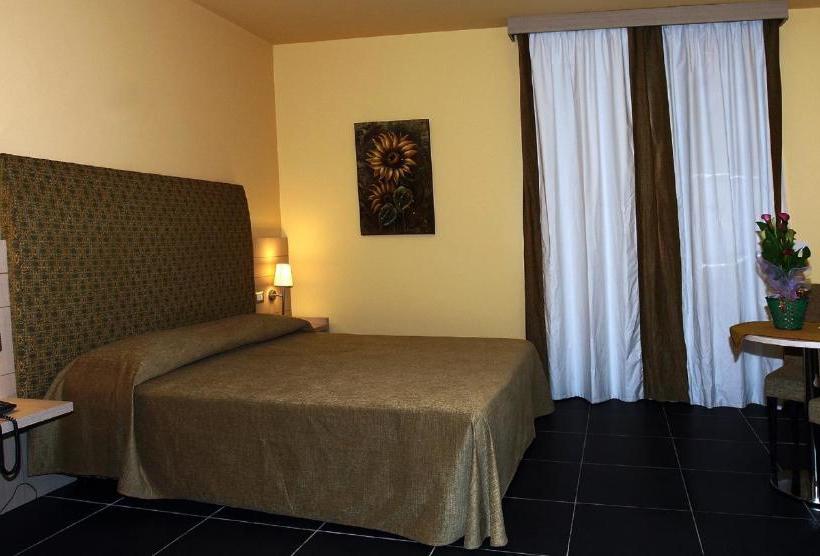 בית מלון כפרי Tus