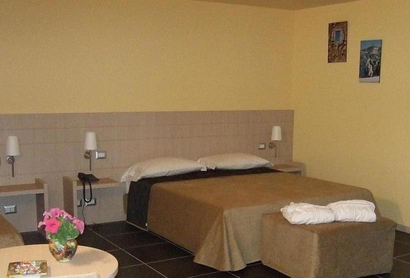 בית מלון כפרי Tus