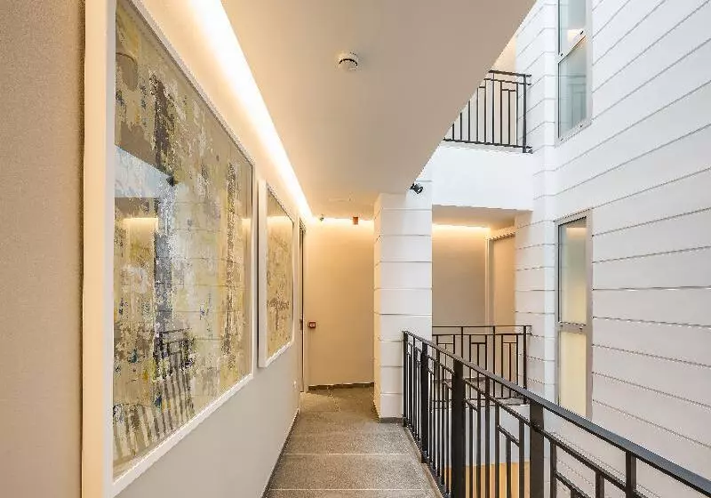 هتل Mon Suites Benlliure