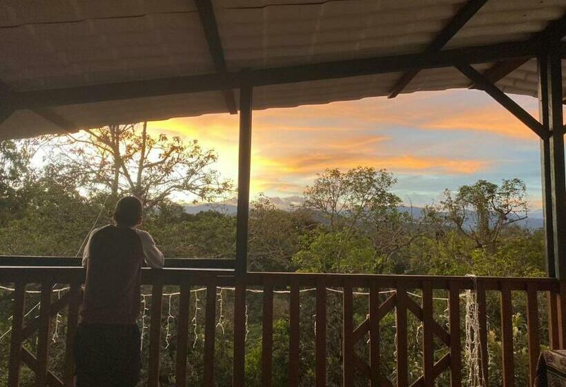 بنسيون Casa Waka Marú