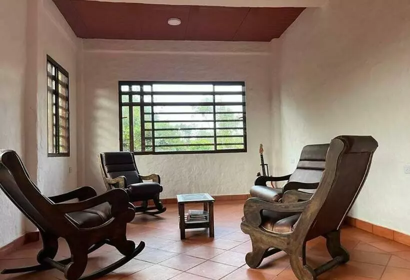 Majatalo Casa Waka Marú