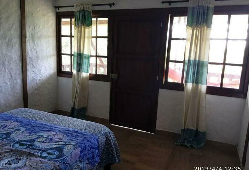 بنسيون Casa Waka Marú