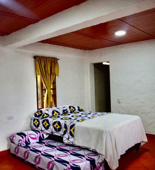 بنسيون Casa Waka Marú