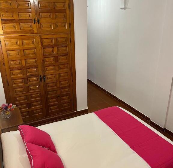 پانسیون Hostal Ciudad Encantada