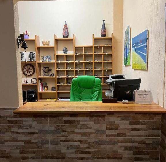 پانسیون Hostal Ciudad Encantada