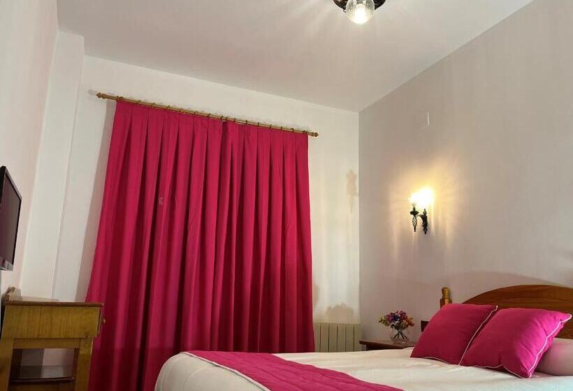 پانسیون Hostal Ciudad Encantada