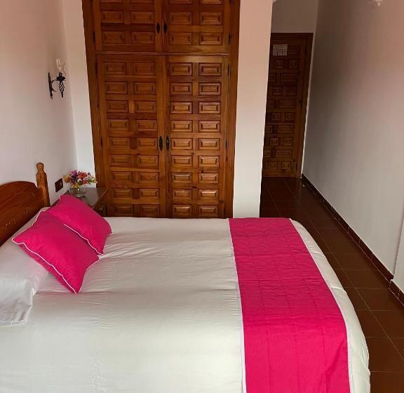 پانسیون Hostal Ciudad Encantada
