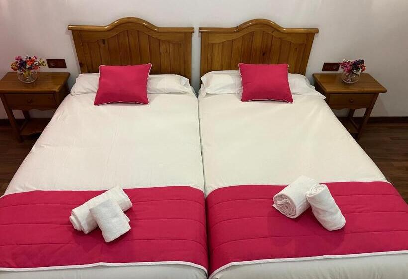 پانسیون Hostal Ciudad Encantada