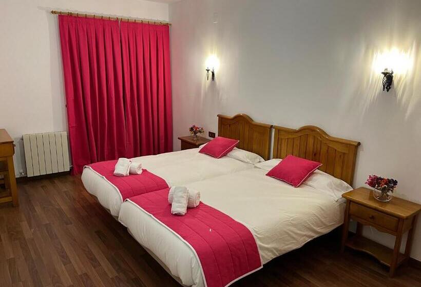 پانسیون Hostal Ciudad Encantada