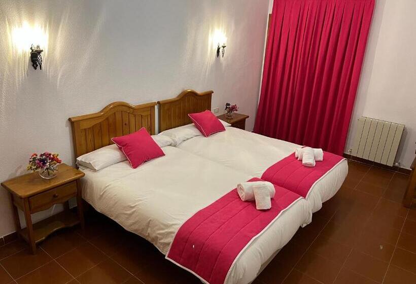 پانسیون Hostal Ciudad Encantada