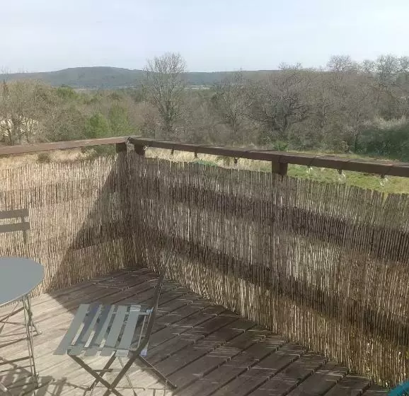 ベッドアンドブレックファースト La Chouette Villa, Chambre Mazet De 11m2 Pièce Sous Pente Accés Par Escalier En Bois