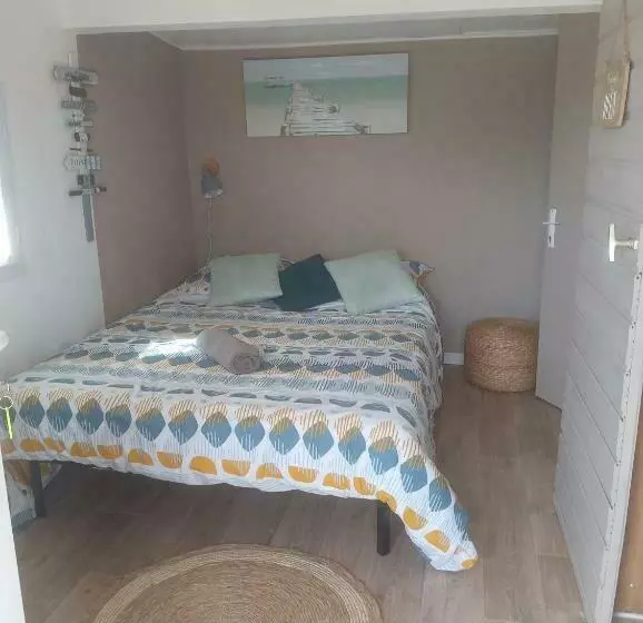 ベッドアンドブレックファースト La Chouette Villa, Chambre Mazet De 11m2 Pièce Sous Pente Accés Par Escalier En Bois