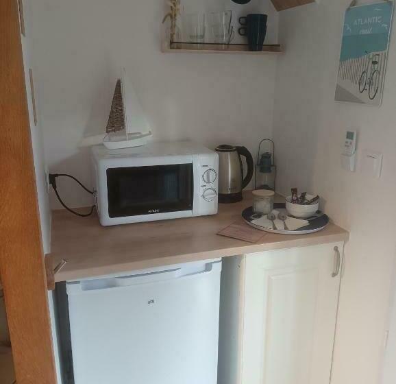 住宿加早餐  La Chouette Villa, Chambre Mazet De 11m2 Pièce Sous Pente Accés Par Escalier En Bois