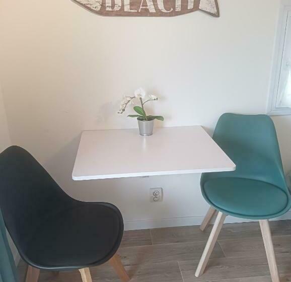 住宿加早餐  La Chouette Villa, Chambre Mazet De 11m2 Pièce Sous Pente Accés Par Escalier En Bois