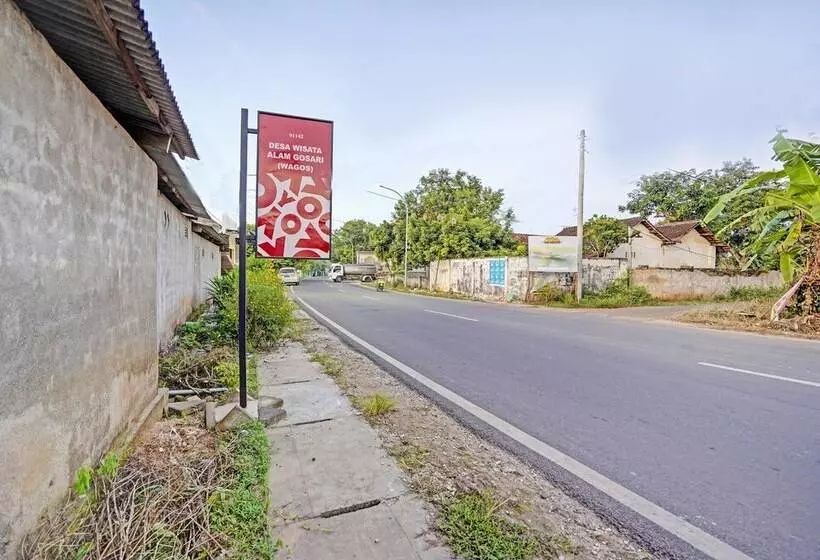 ホテル Oyo Home 91142 Desa Wisata Alam Gosari