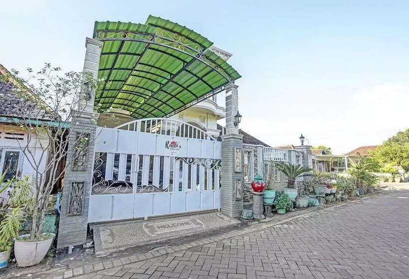 ホテル Oyo Home 91142 Desa Wisata Alam Gosari