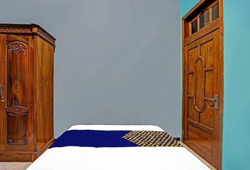 Отель Oyo Home 91142 Desa Wisata Alam Gosari