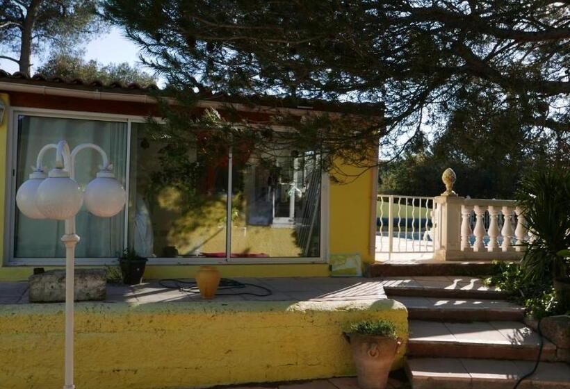 بنسيون La Colline