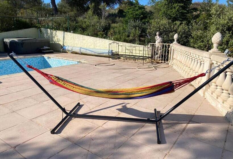 بنسيون La Colline