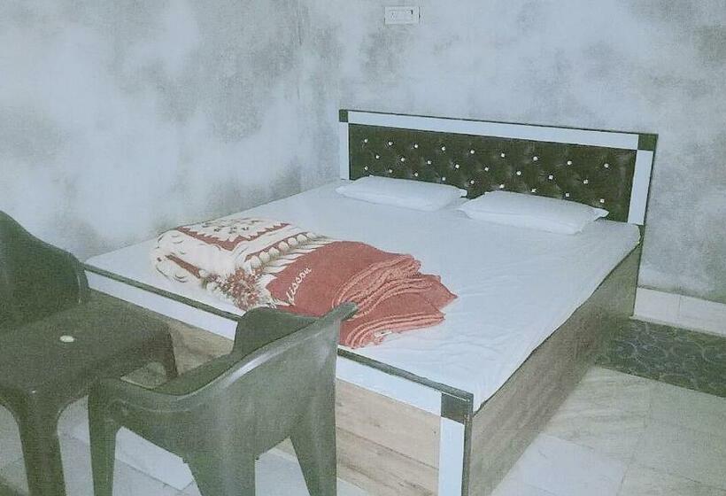 Hotelli Spot On 87969 Green