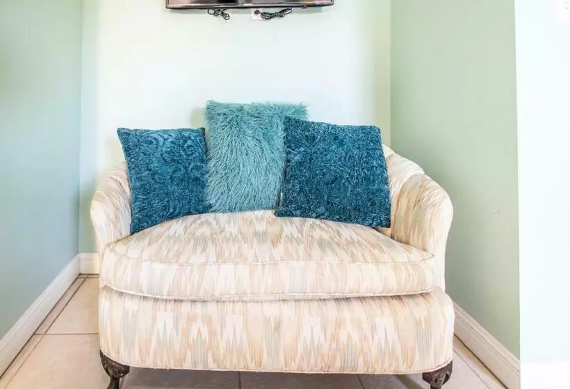 Little Get Away By The Beach ,moondancer