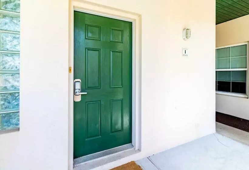 Little Get Away By The Beach ,moondancer