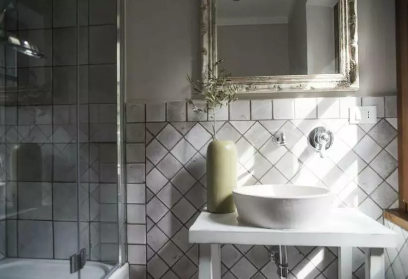 Majatalo La Bugia Del Sensale