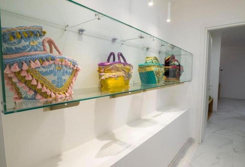 膳宿费 Marinisa Suite Luxury Room