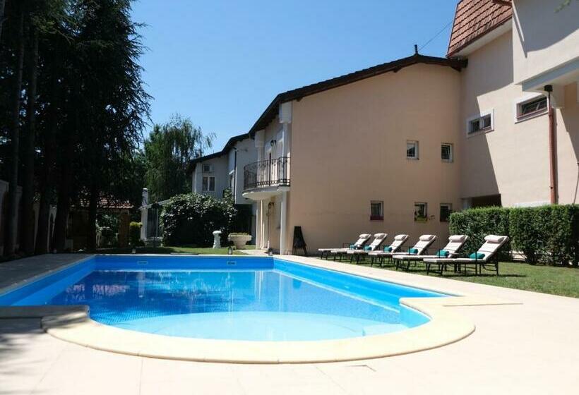 Red Clay Spa Apartments