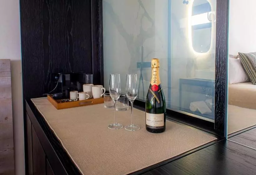 Tensuites - Adults Only