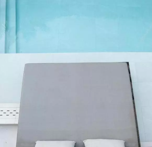 Tensuites - Adults Only