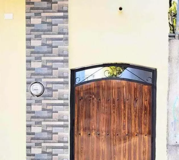 Doña Adelina House
