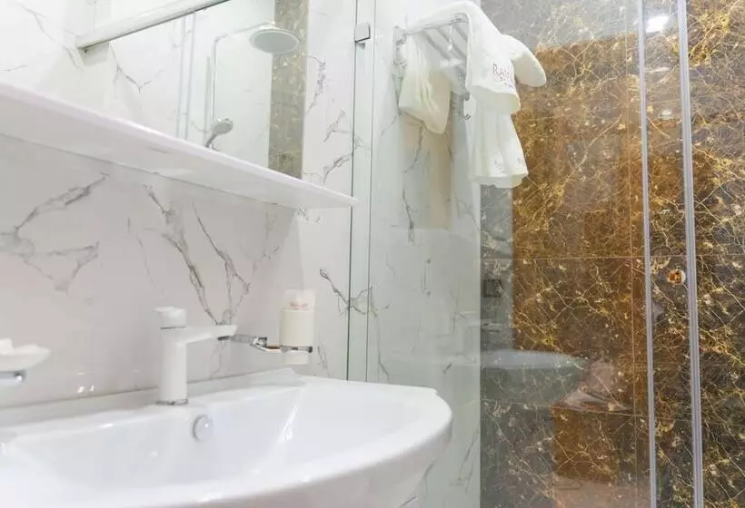 هتل Ramada By Wyndham Turkistan