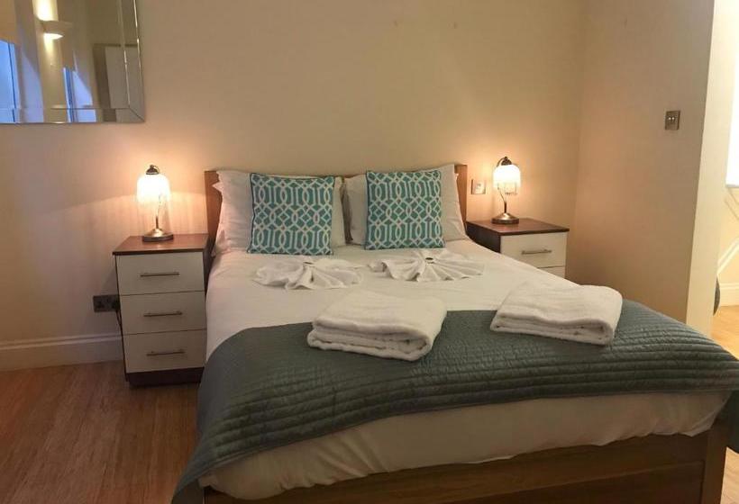 Still Life Monument Executive