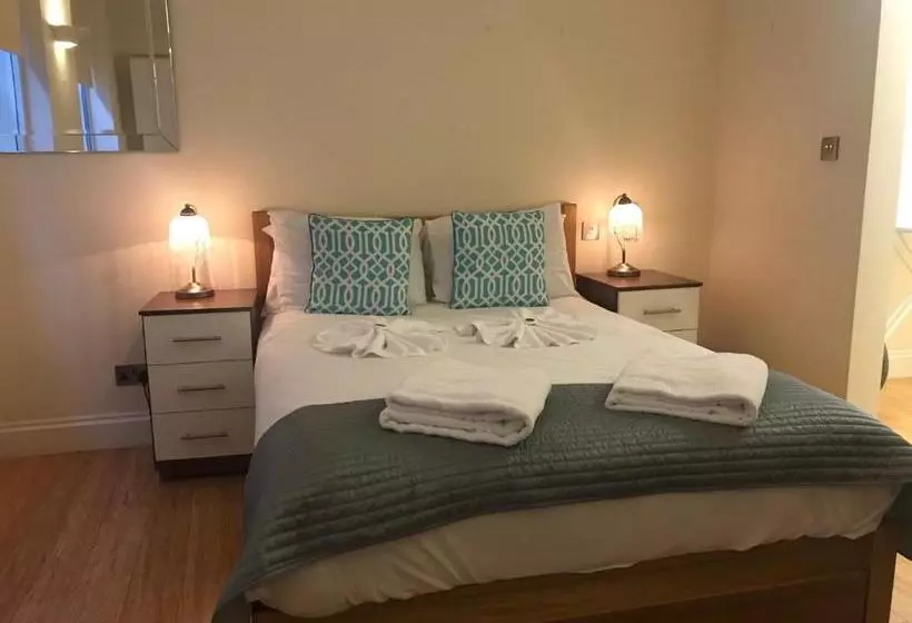 Still Life Monument Executive